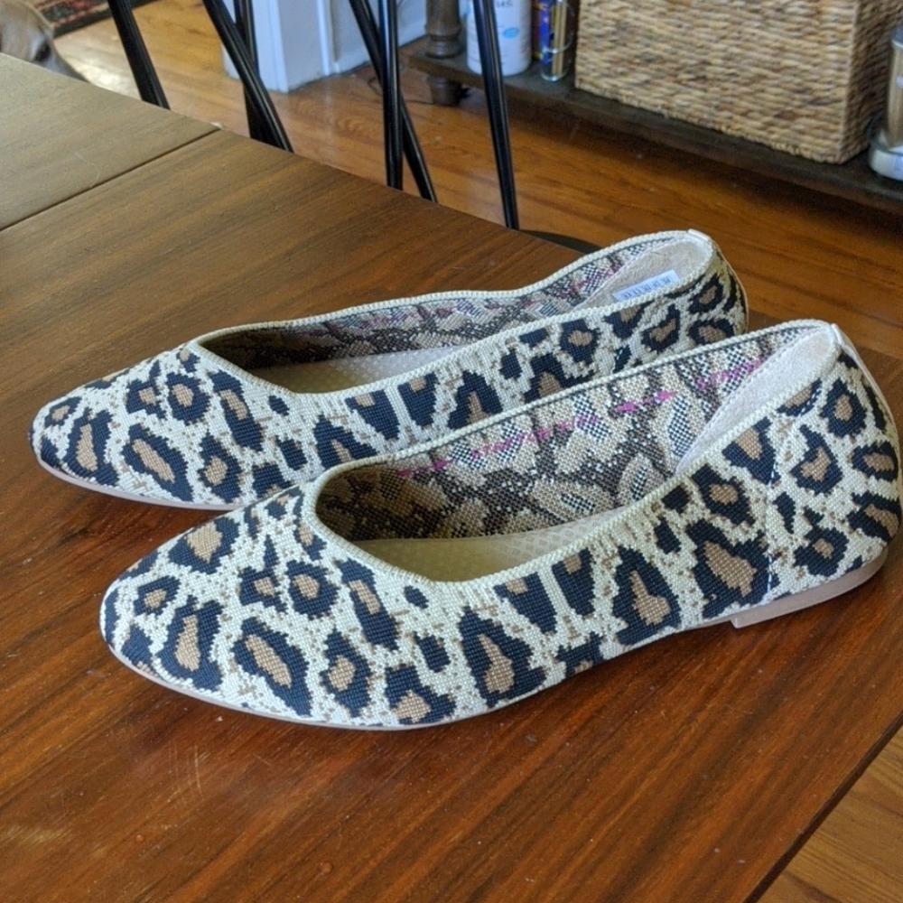 Skechers Knit wide Flats - read description!